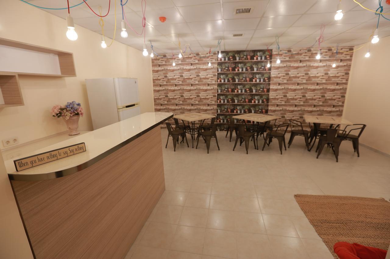 Midtown Hotel & Hostel Tbilisi Ngoại thất bức ảnh