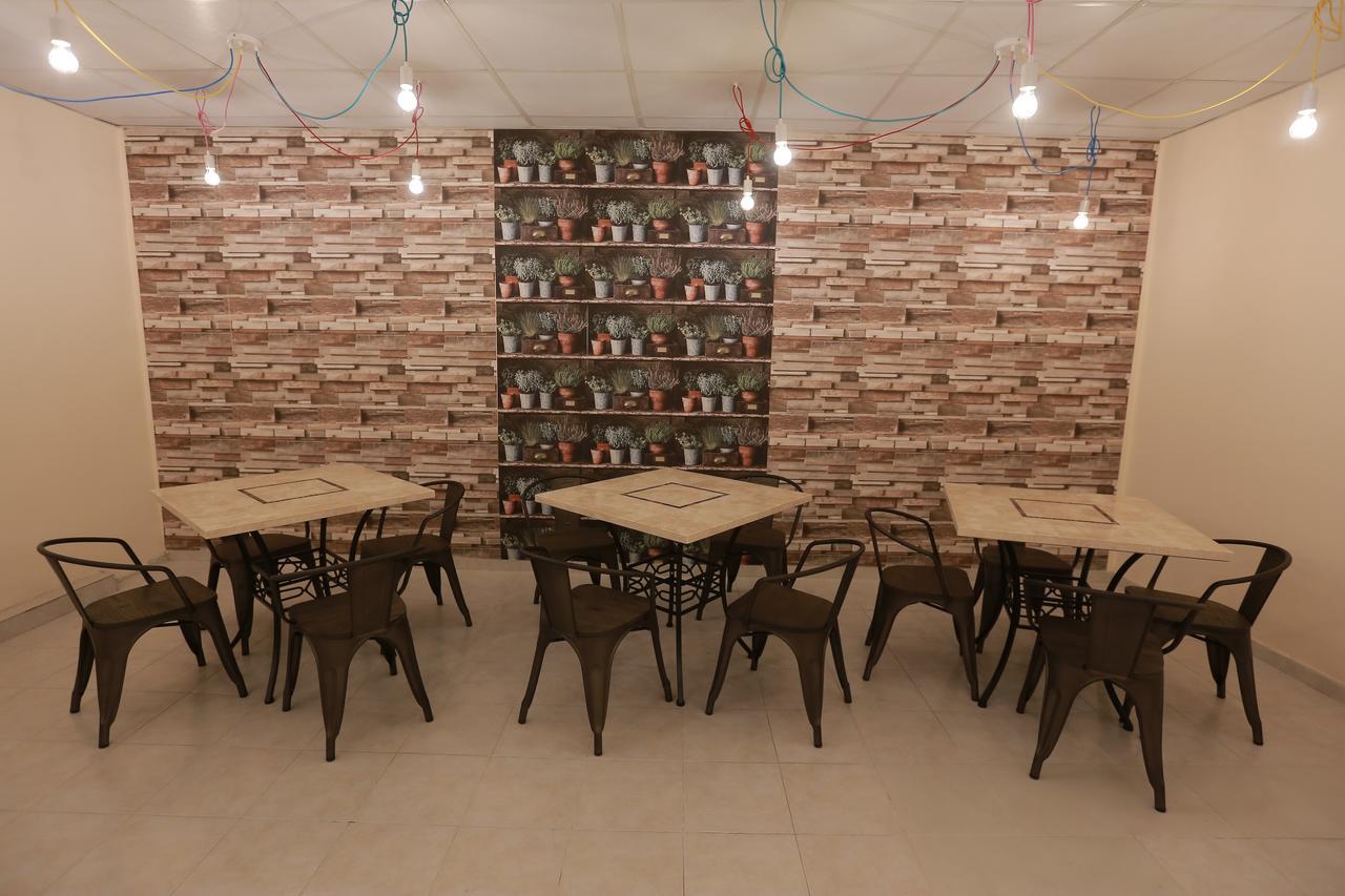 Midtown Hotel & Hostel Tbilisi Ngoại thất bức ảnh
