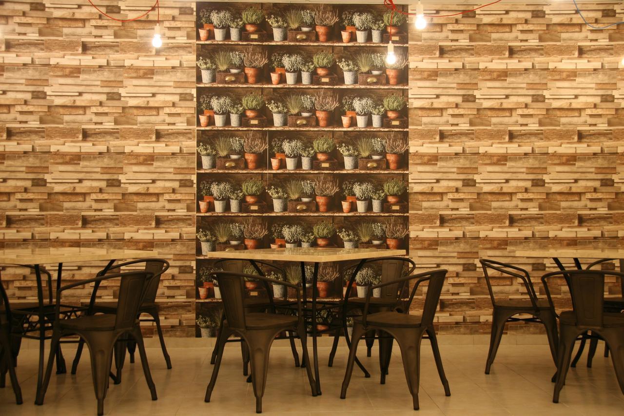 Midtown Hotel & Hostel Tbilisi Ngoại thất bức ảnh