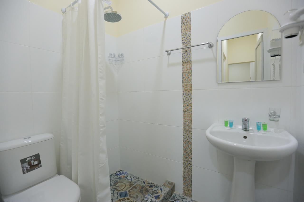 Midtown Hotel & Hostel Tbilisi Ngoại thất bức ảnh