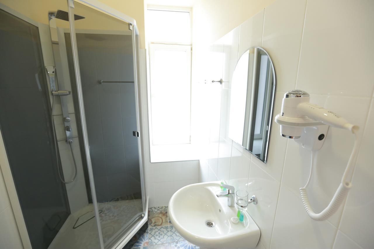Midtown Hotel & Hostel Tbilisi Ngoại thất bức ảnh
