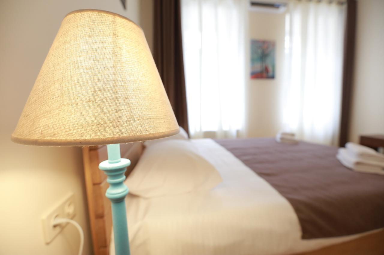Midtown Hotel & Hostel Tbilisi Ngoại thất bức ảnh