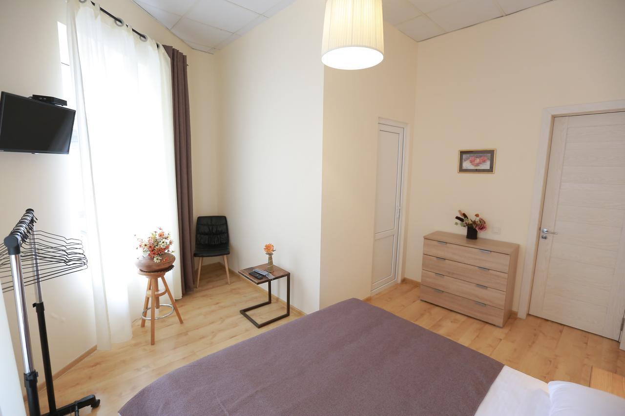 Midtown Hotel & Hostel Tbilisi Ngoại thất bức ảnh