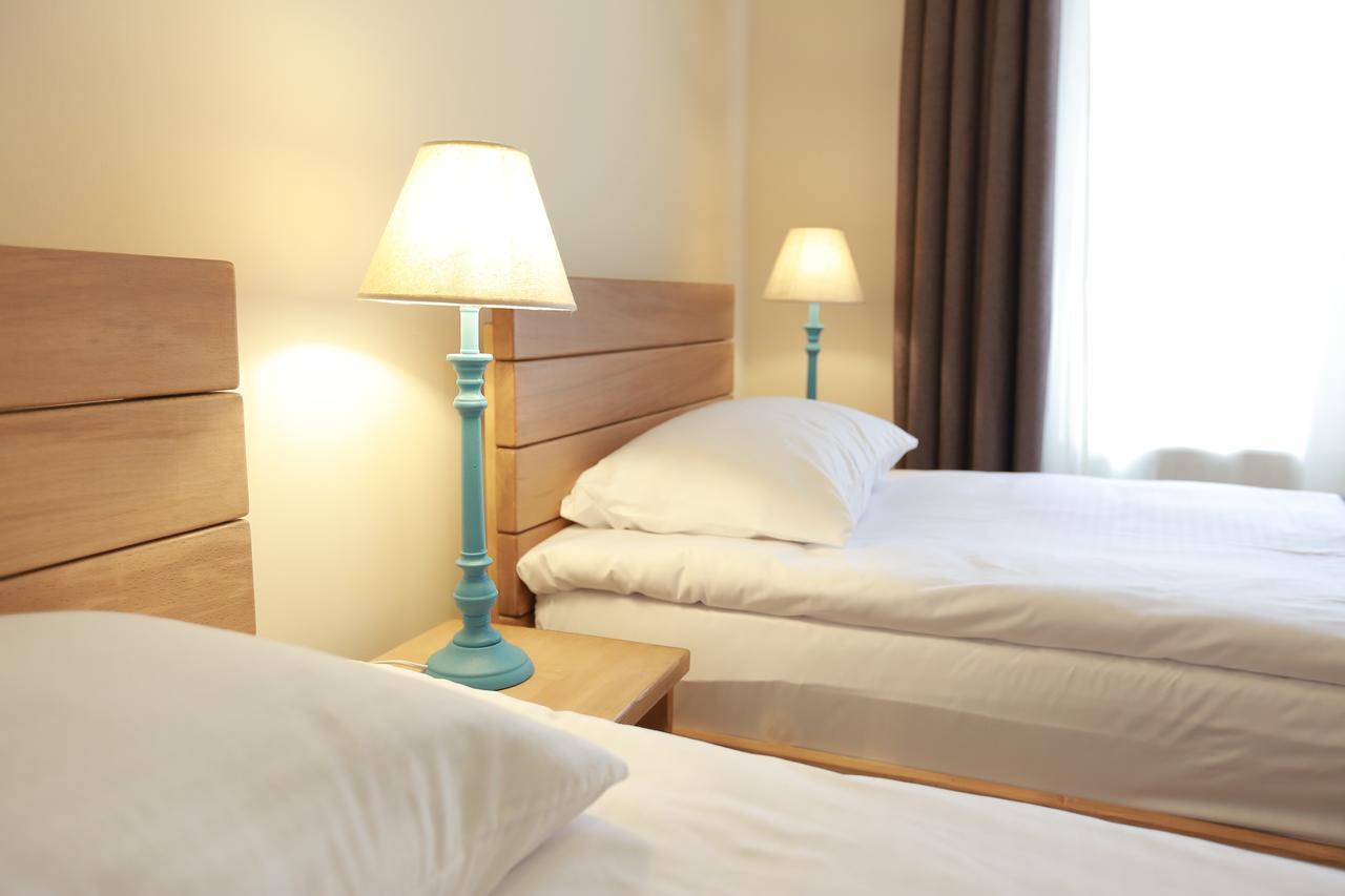 Midtown Hotel & Hostel Tbilisi Ngoại thất bức ảnh