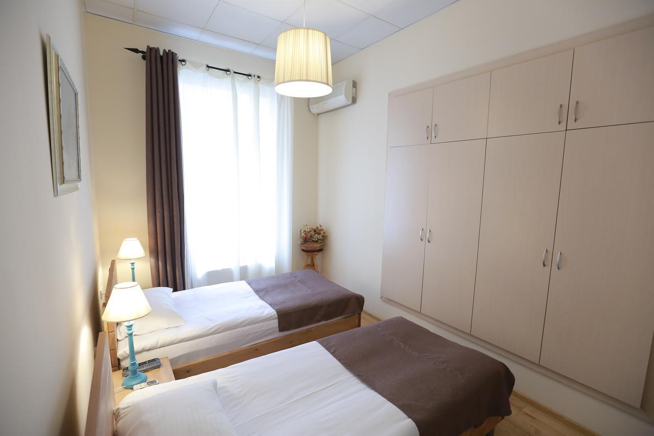 Midtown Hotel & Hostel Tbilisi Ngoại thất bức ảnh